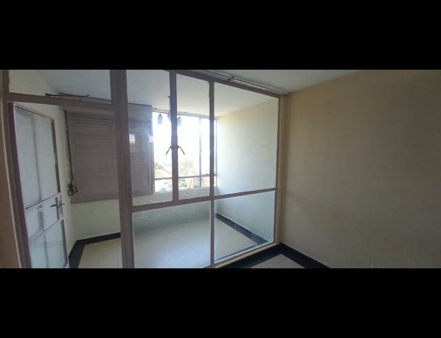 1.5 BEDROOM FLAT FOR SALE IN ESSENWOOD